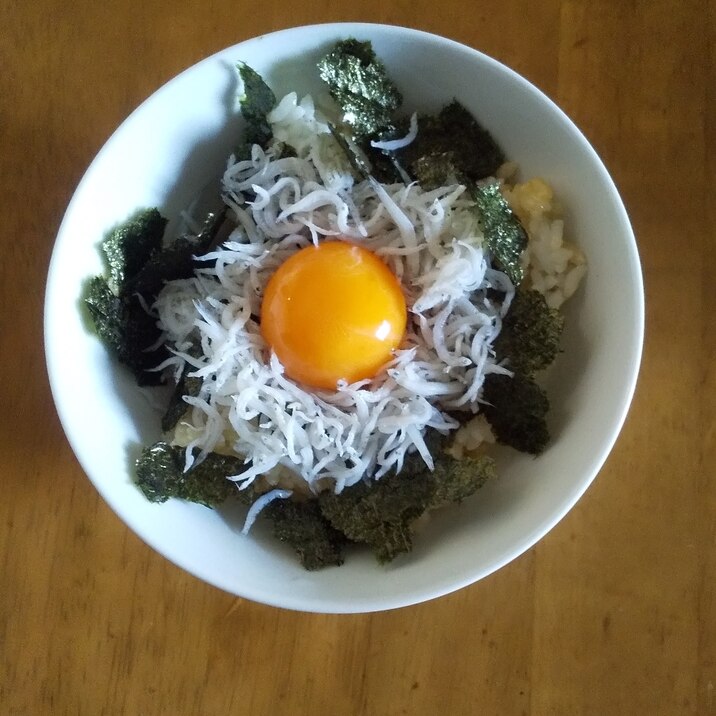 ごま油と長ネギが合います！しらす丼